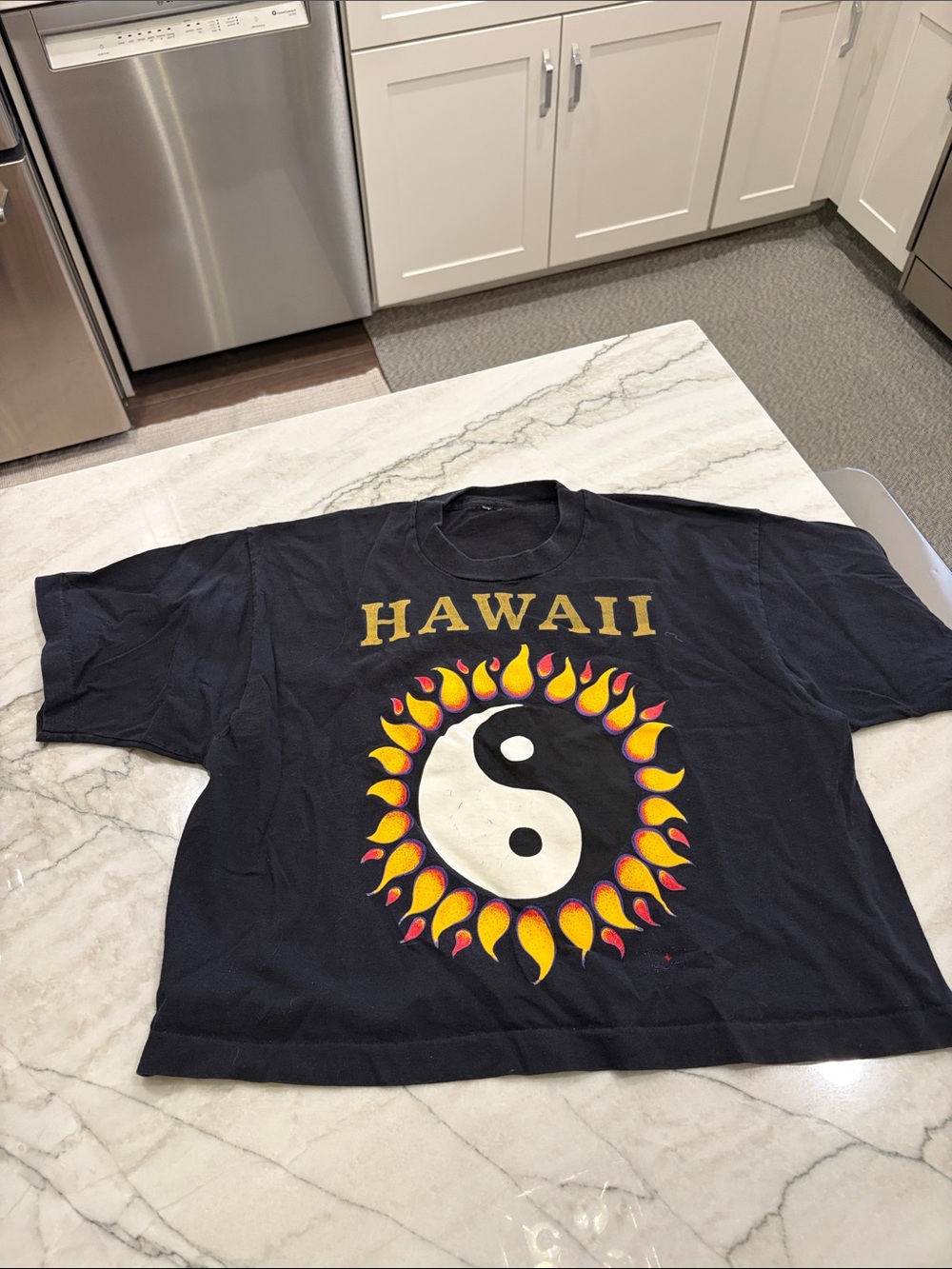 Hawaii Yin Yang Graphic T-Shirt - Black SZ M